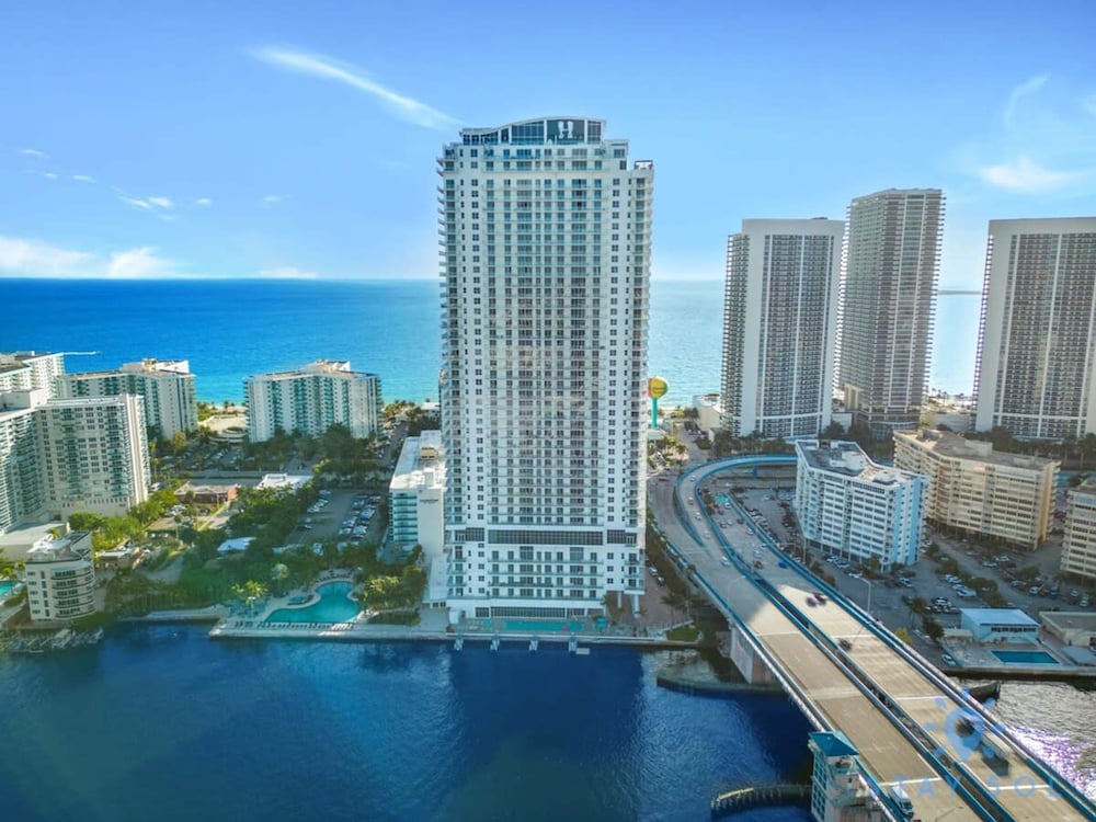 Wrap Around Balcony Insane Views Amazing Pools