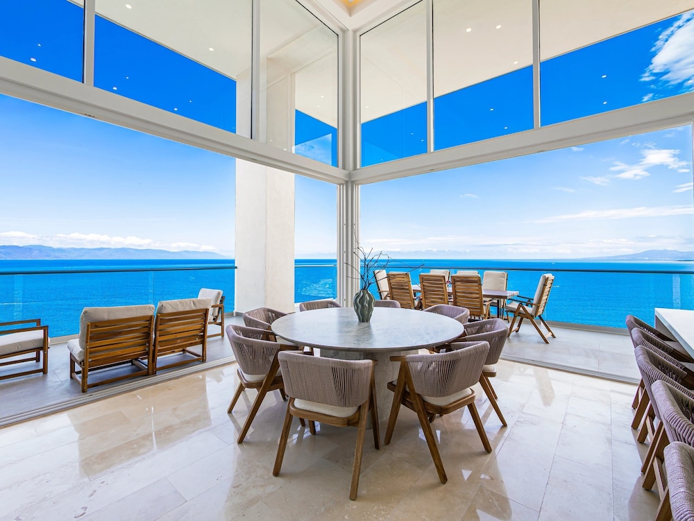 4BR Luxury Penthouse with Ocean Views