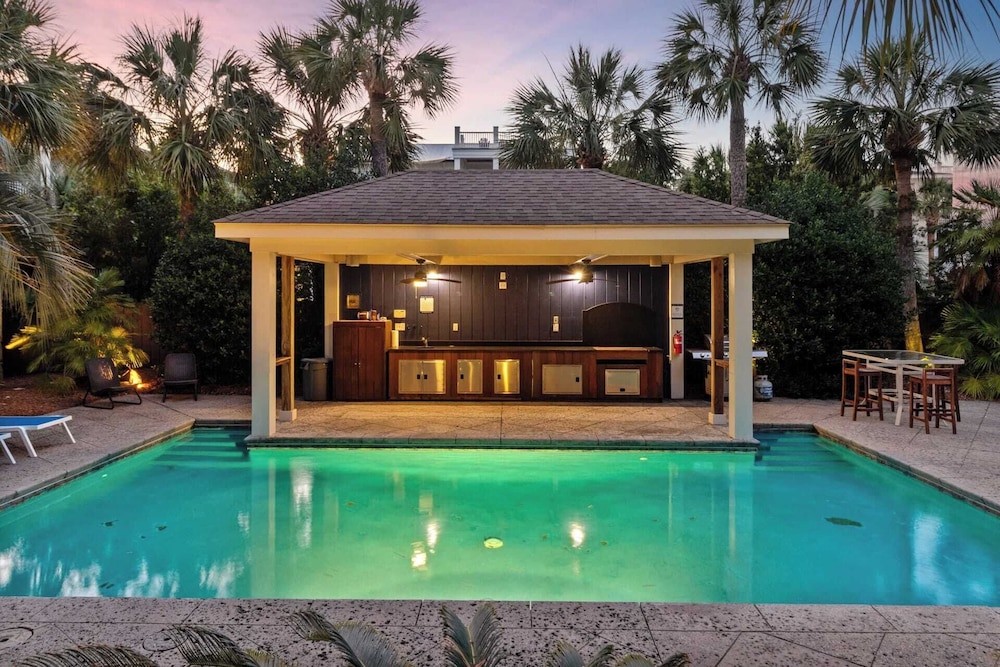 Private Pool, Putting Green & Steps to Isle of Palms Beach Paradise on Palm