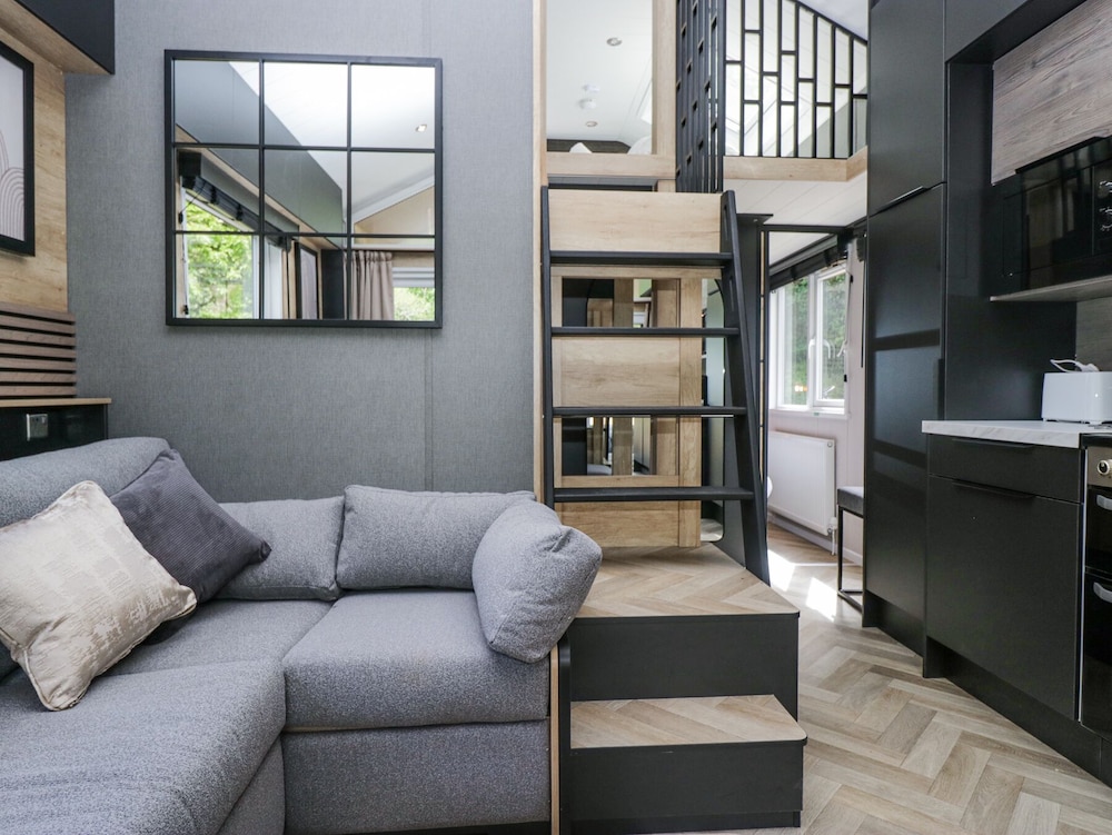 Woof Luxury Family Pod