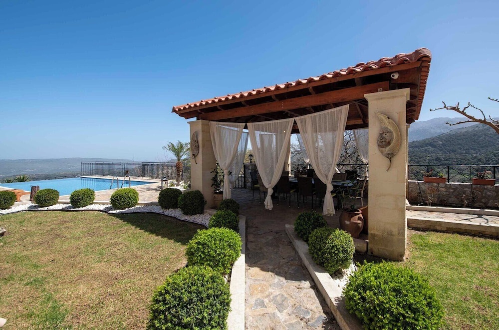 Geroulios Kastro Villas