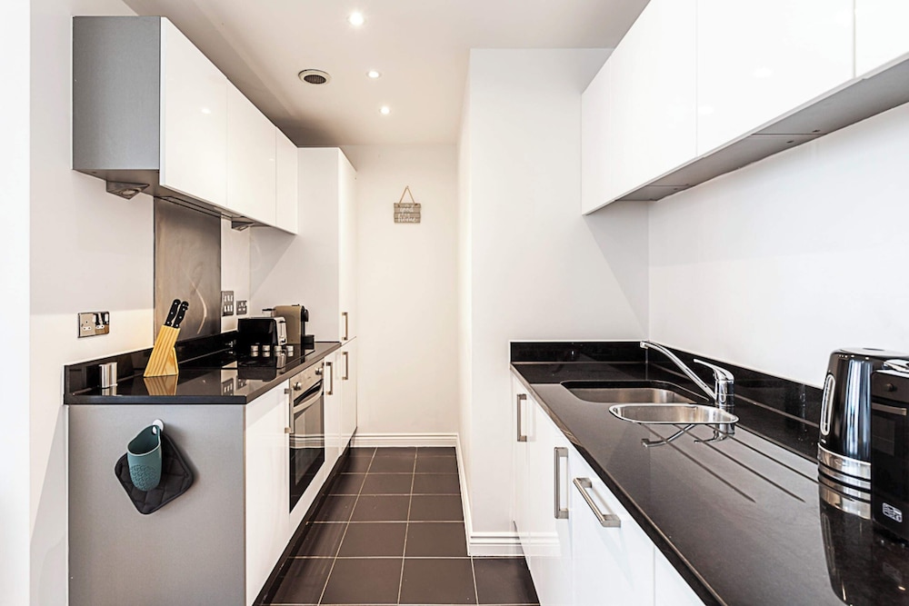 Bright Battersea Apartment