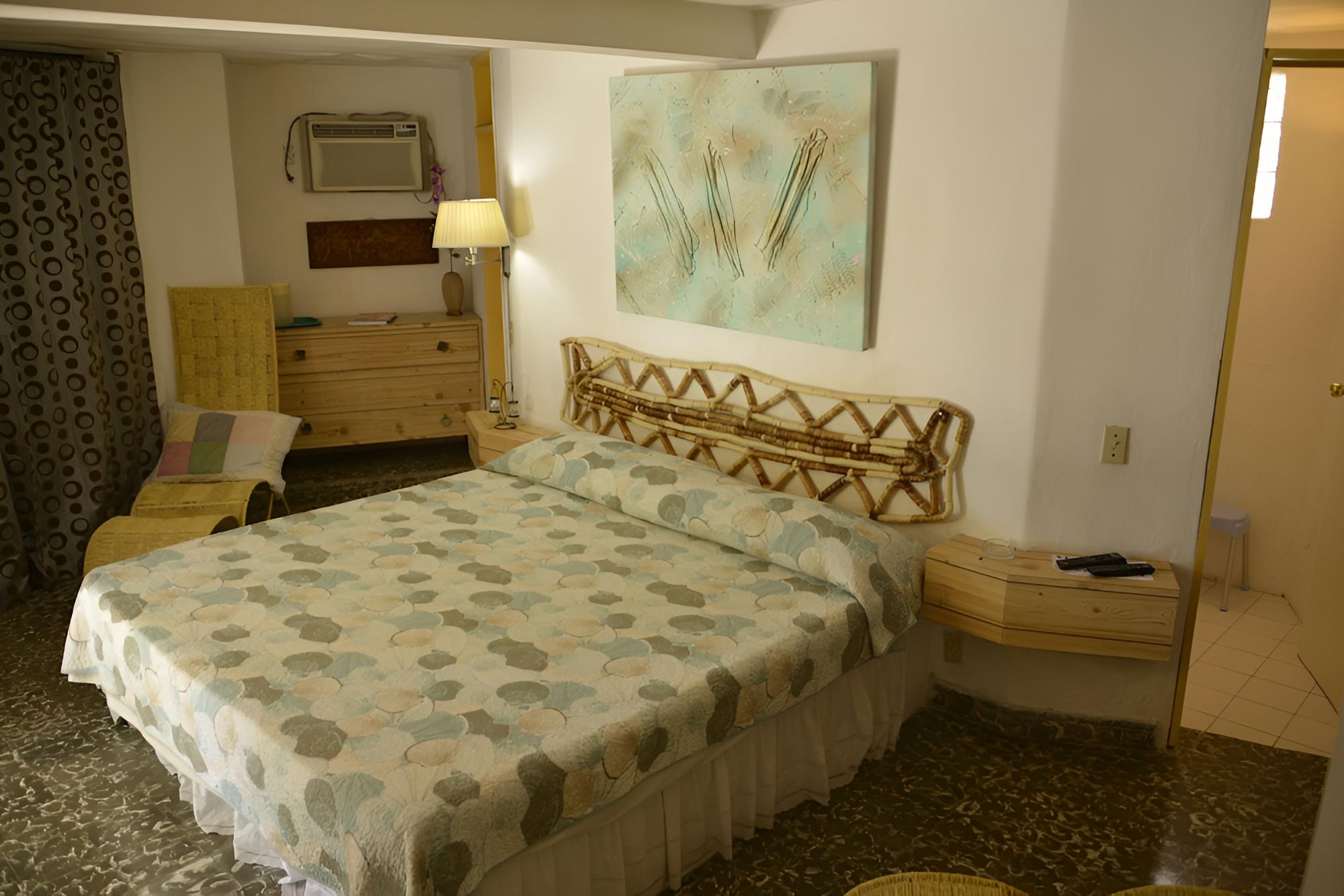 Ouanga Bay Beach Hotel