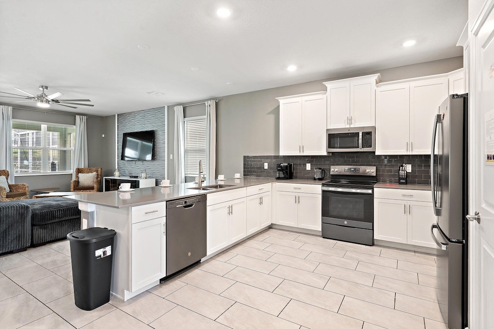 1194 Drop Lane