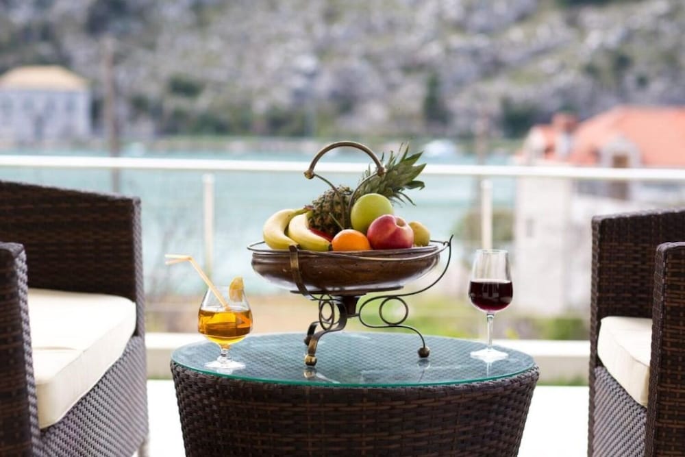 Franco - With sea View and Swimming Pool - H