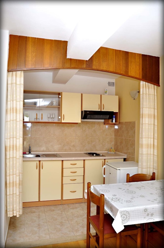 Immaculate 4-bed House in Lumbarda view 5