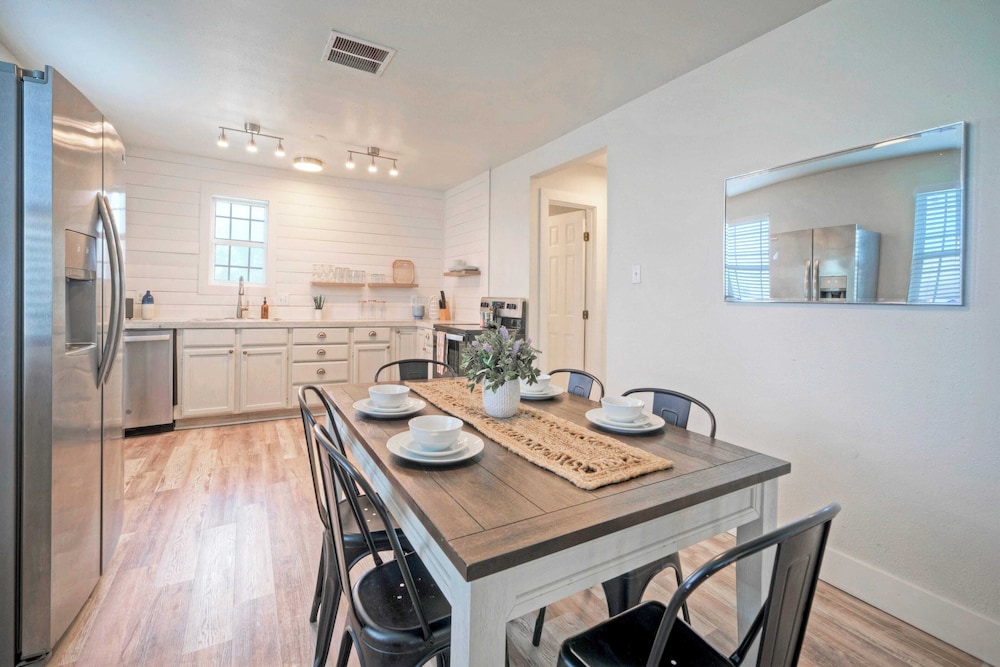 Near Beach & Dining in Golf Cart Zone + Private Balcony Salty Sunshine #B