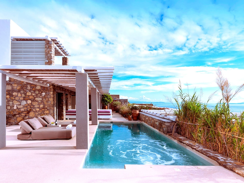 Kounoupas Complex by Mykonos Rocks