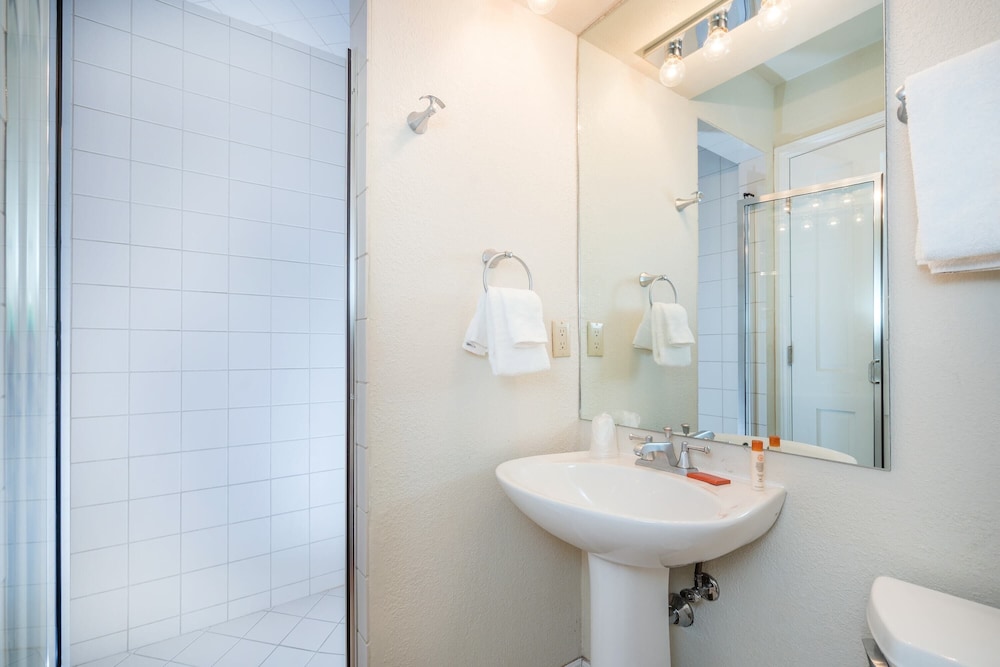 Etta Place Too 113 by Avantstay Close to Town & The Slopes! In Complex w/ Communal Pool & Hot Tub view 4