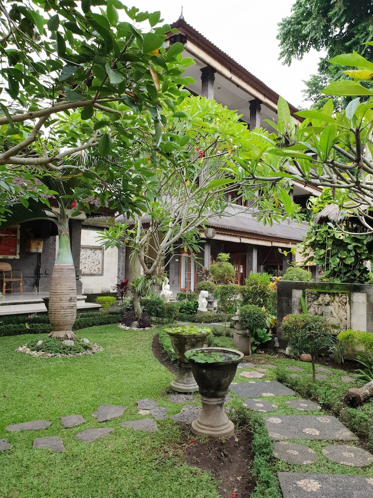 Liyer House