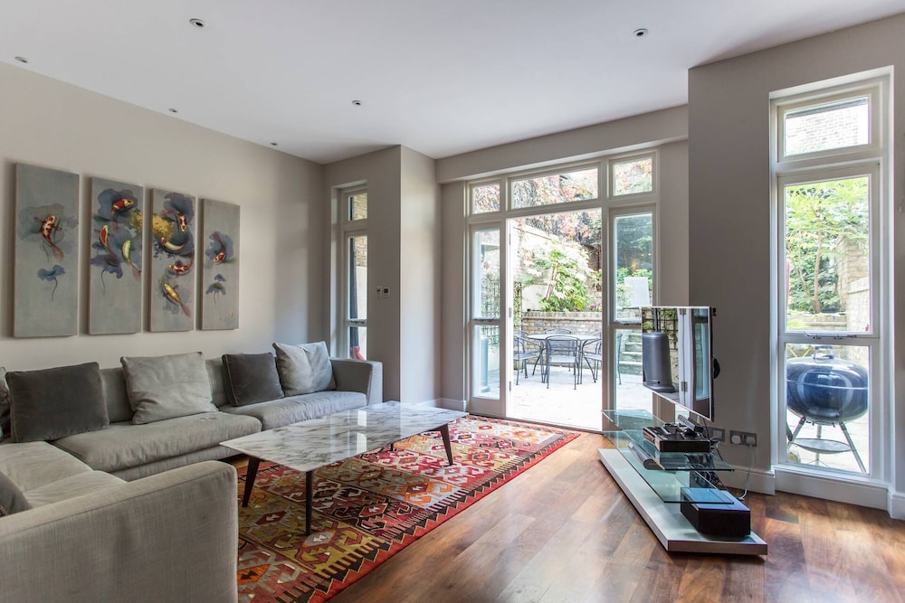 Hans Place II by Onefinestay