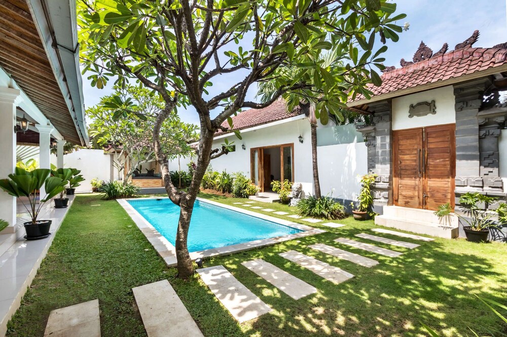 Bali Villa Near the Beach, 2030 view 3