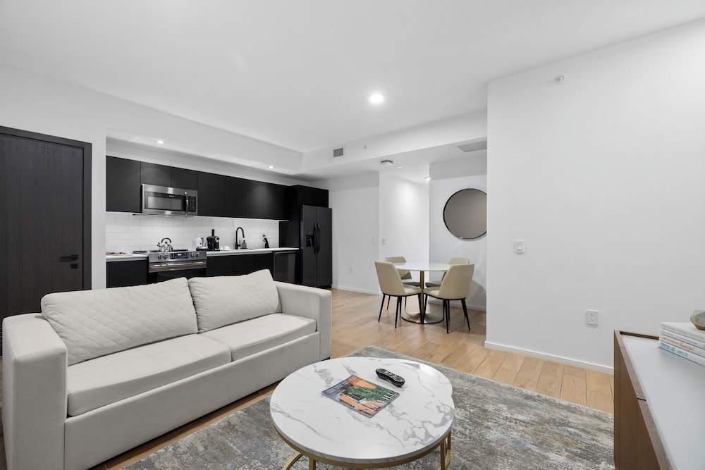 Luxury Studio with City & Bay Views