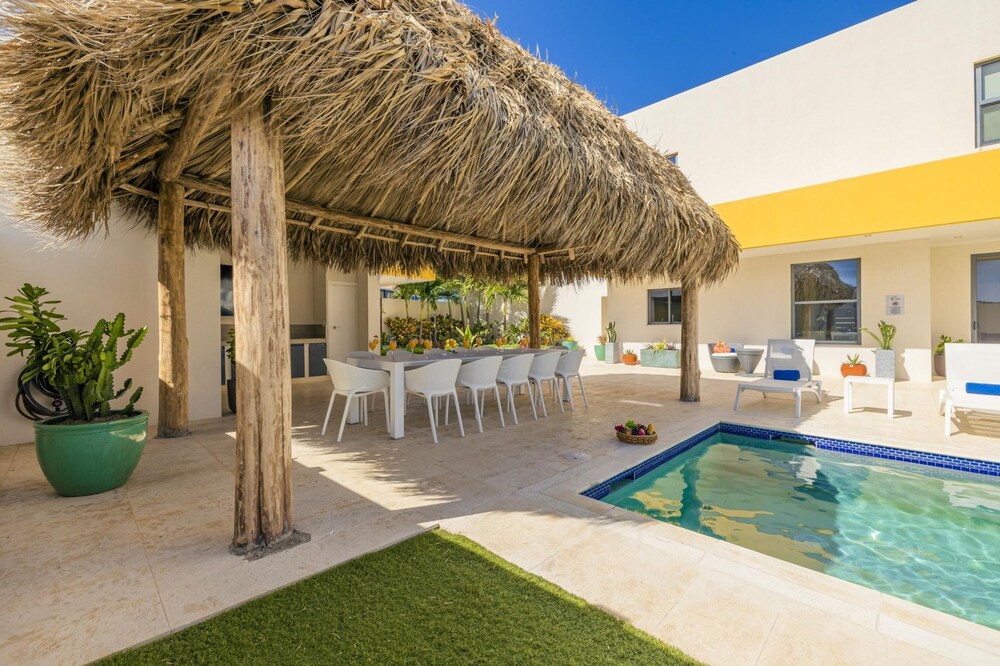NEW Premium 4BR Large Pool Outdoor Kitchen