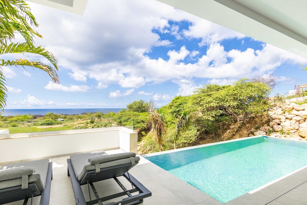 Luxurious Hideaway at The Cape Blue Bay