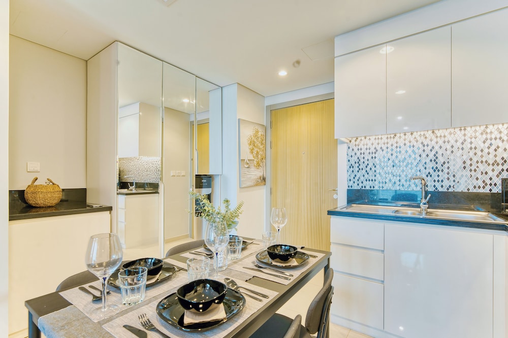 PVH - Contemporary 2BR - Aykon Tower C