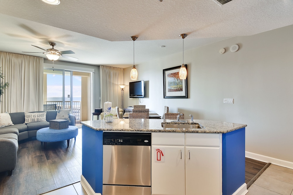 Grand Panama Beach Resort by Book That Condo