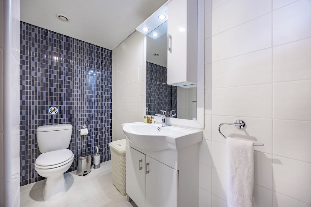 Marathon Beach Apartment With Shared Pool