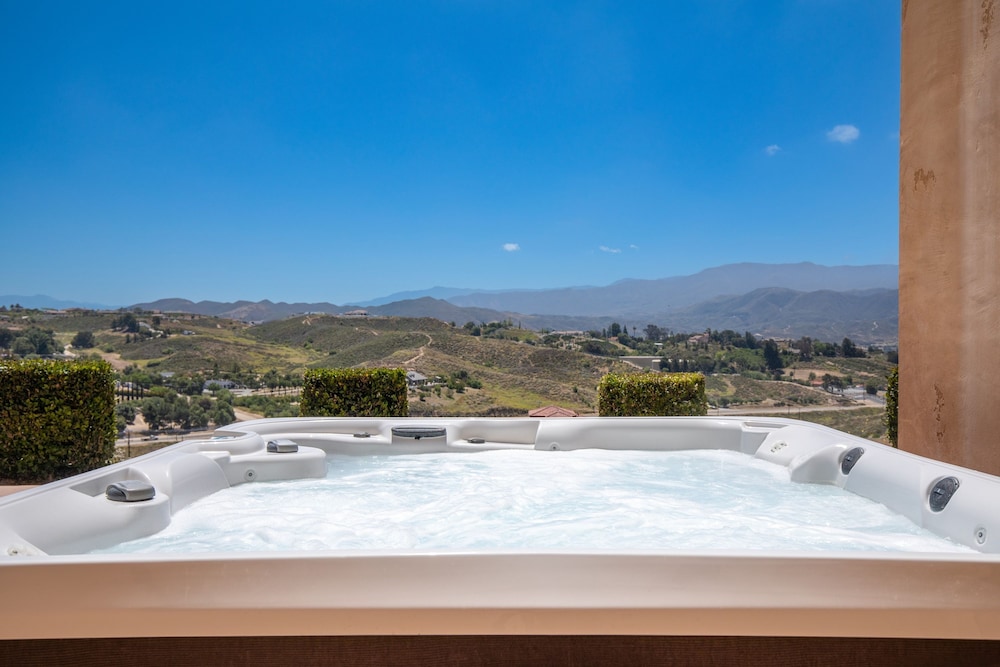 Palazzo Del Sol By Avantstay Breathtaking Home w Mountain Views Hot Tub