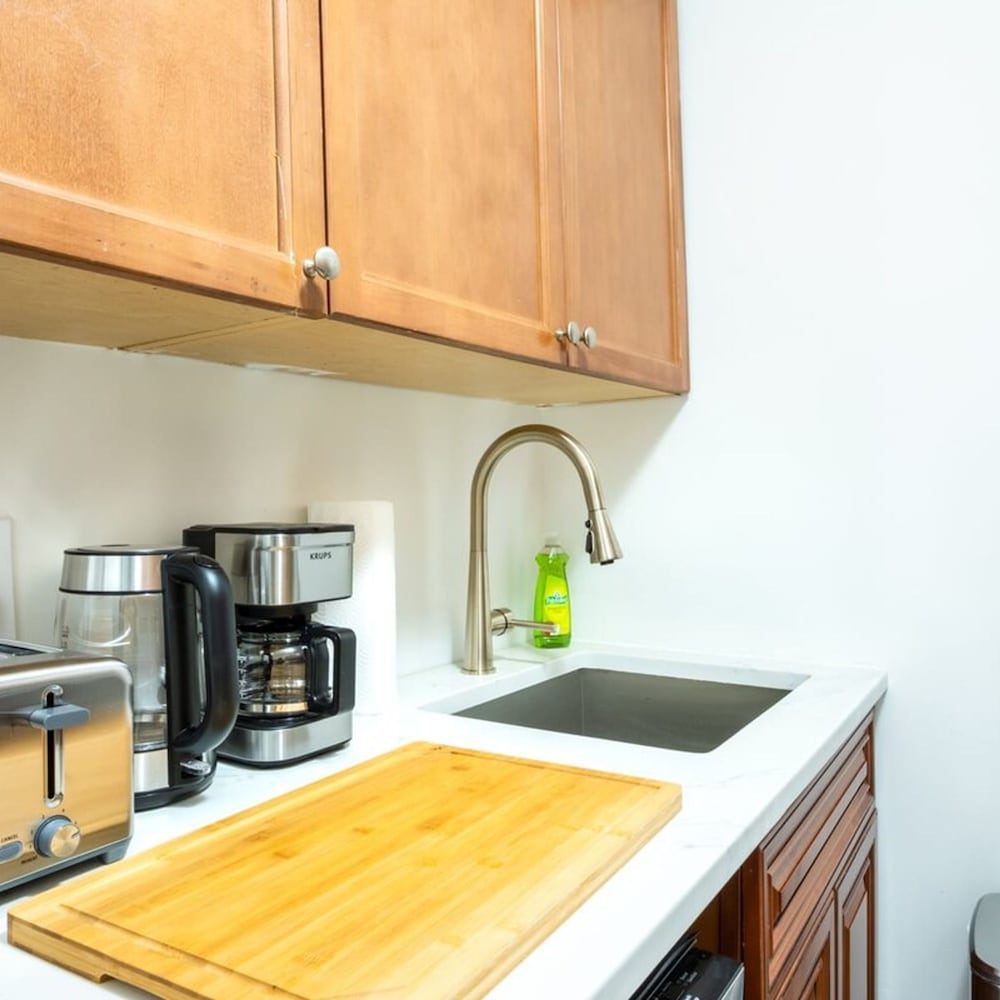 49-4a Prime Midtown Newly 2BR WD