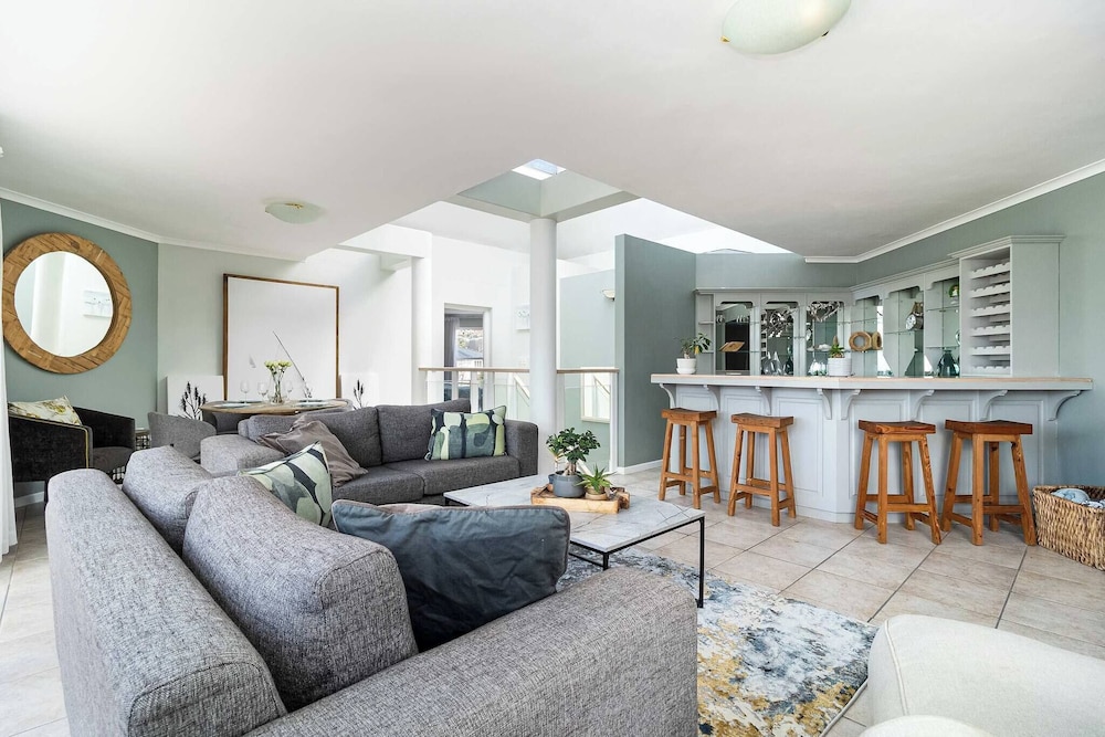 Beachfront Villa Sea Breeze, Hout Bay, Cape Town