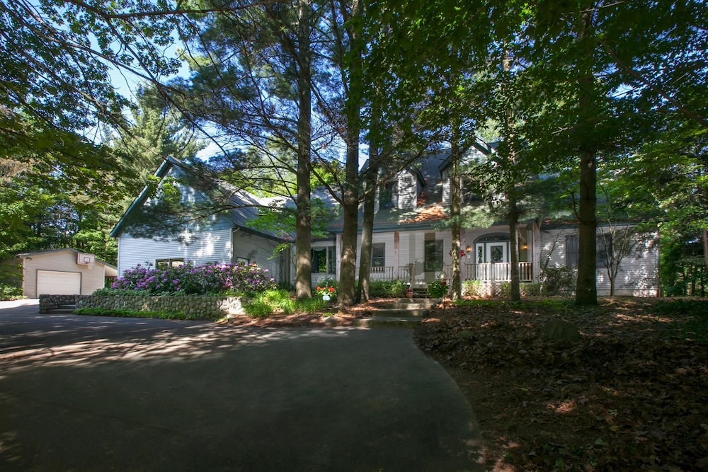 Goshorn Lake Cottages