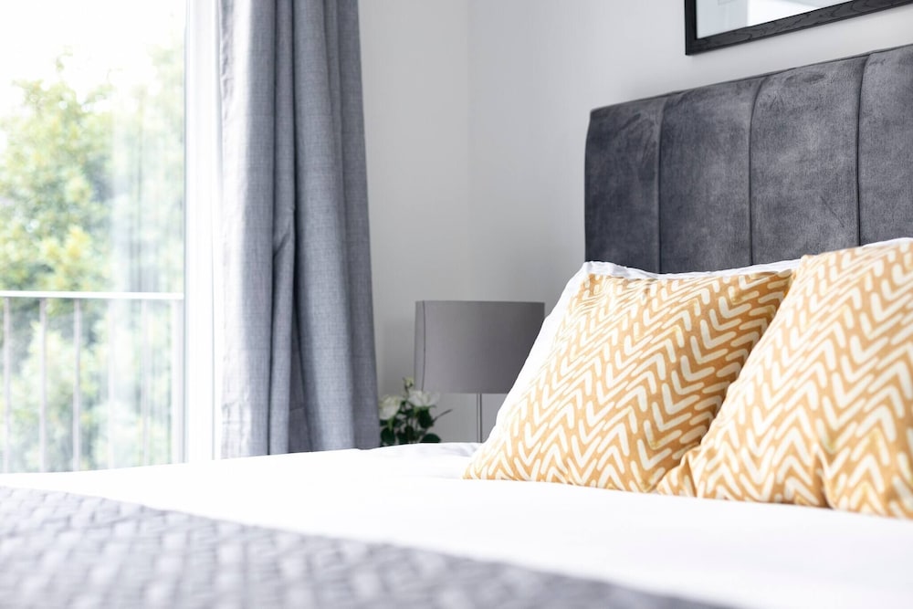 Skyvillion -vineyard Court- Enfield 1bed With Balcony view 3