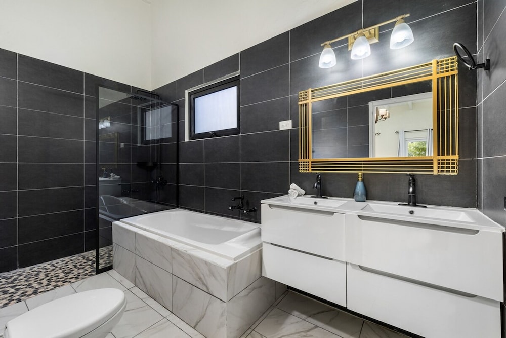 Large Villa-pool-6 Room-sleeps 14-nearby Marriott