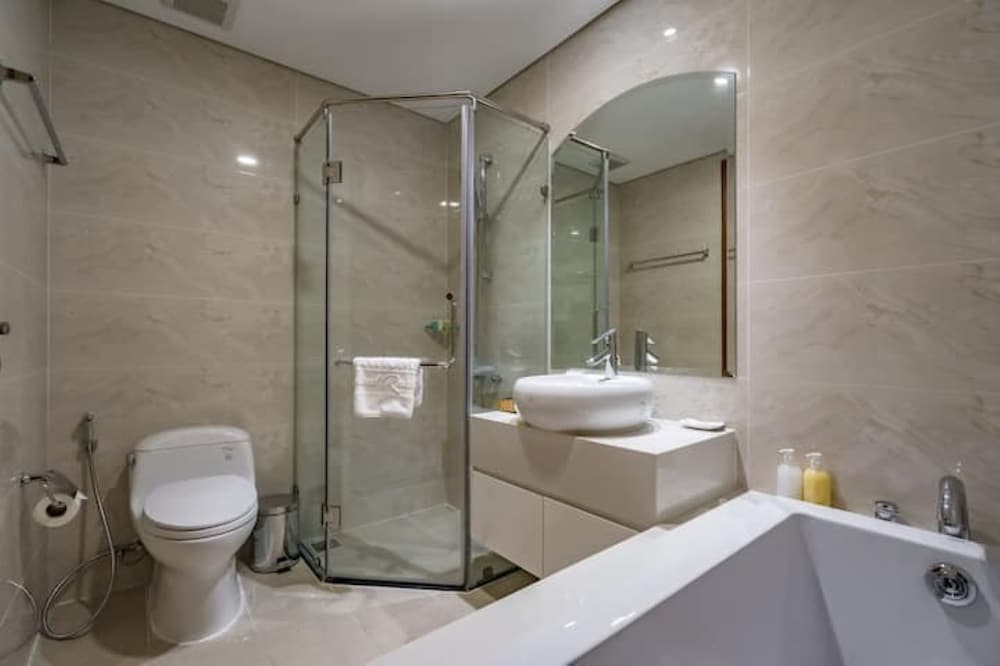 The Aquamarine Landmark Suites - Poolside Access at L4B