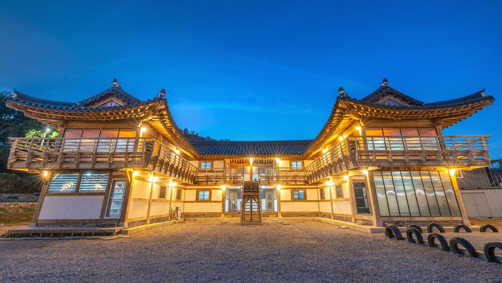 Gyeongju Aratteul Hanok Pet Pension