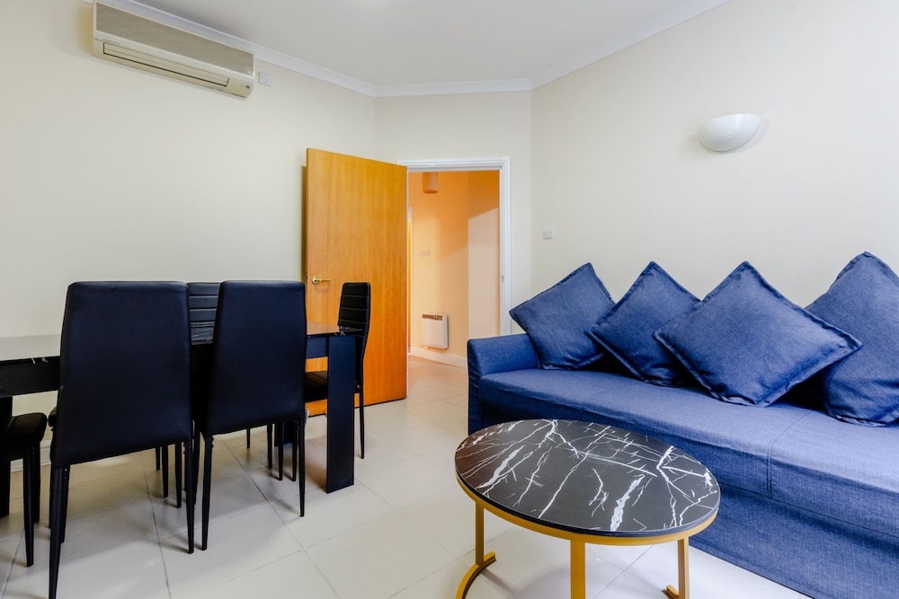 Comfy Apartments in Queensway