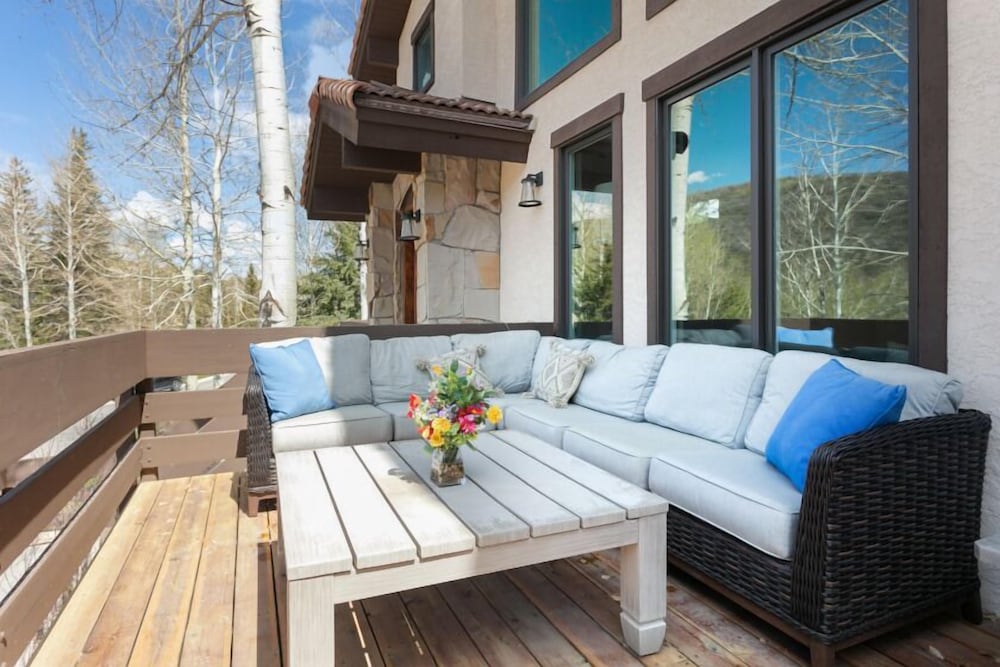 2540 Queen Esther Dr - 5 Bedroom Home with Spa 5 Home