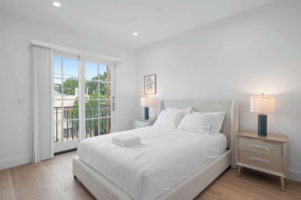 Not Affected by the Fire/modern 5BR Home With Full Amenities & Parking #2
