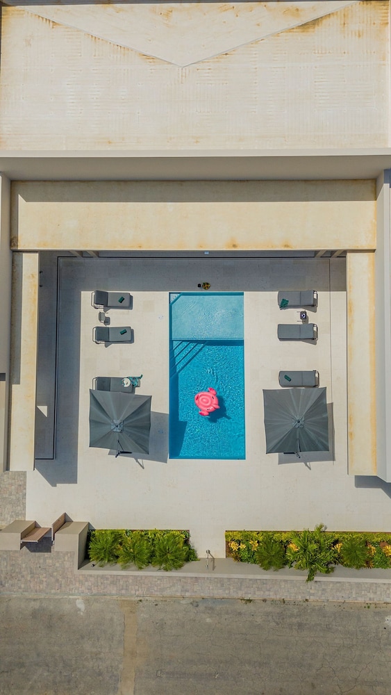 New Designer Villa King Beds Pool Near Beach