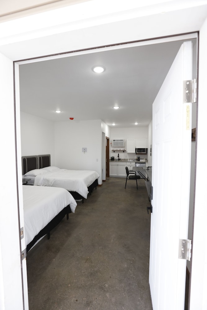Bears Den Motel