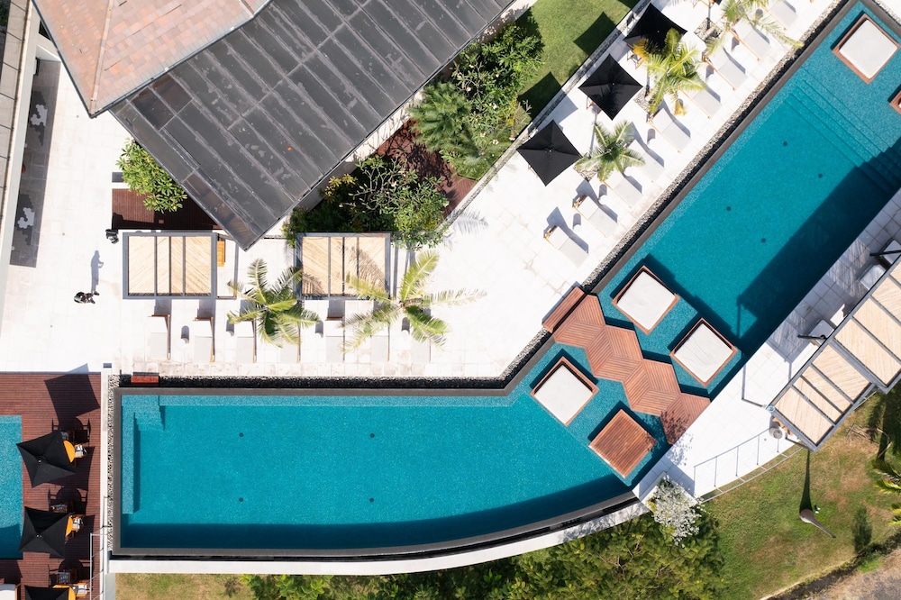 Ourfriends Condo by Acomodo