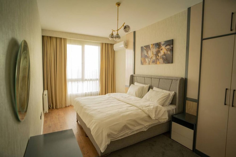 Luxurious 2 1 Apartment Near Mall of Istanbul