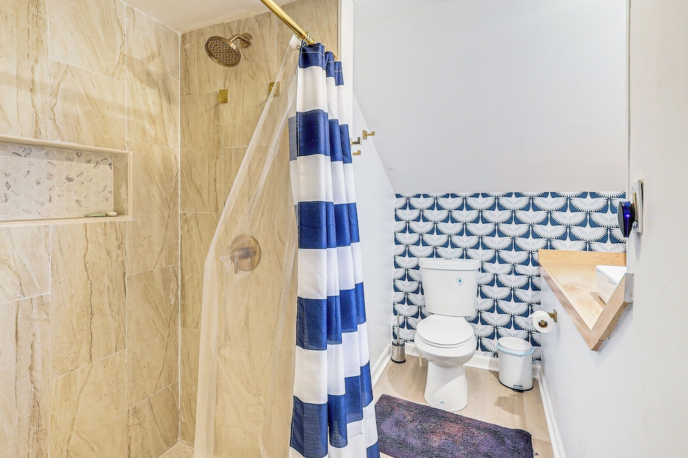 Walk to Beaches & Marina: Fortescue Hideaway