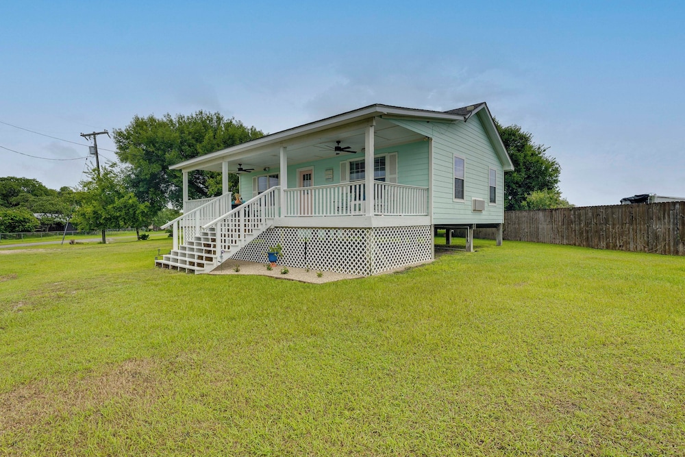 Fish & Boat: Home w/ Spacious Yard in Seadrift