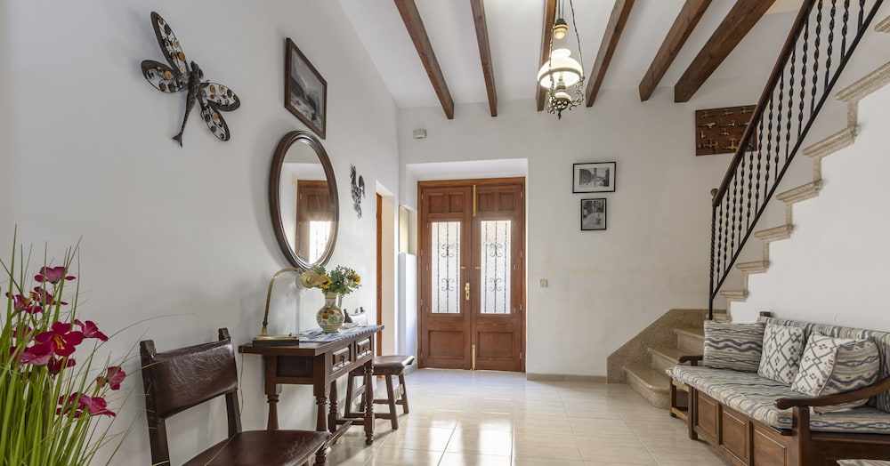 Spacious Villa With Garden photo 4