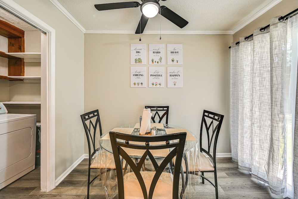 < 2 Mi to ECU & Medical District: Retreat w/ Patio