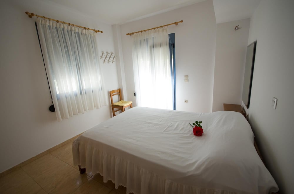 Family Holidays House Koutsouras by GHH photo 3