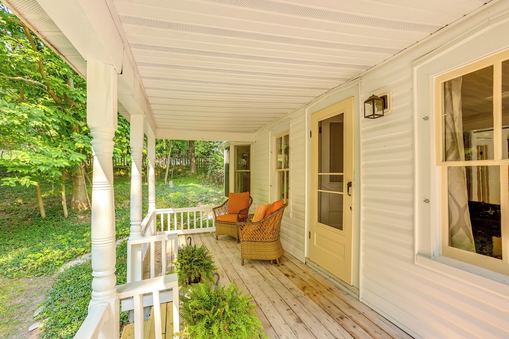 1/2 Mi to Dtwn Frankfort: 'fernhaven' Home w/ Yard