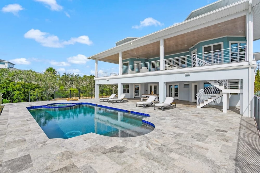 400 Steps to Sand Waterfront Luxury w Dock Pool