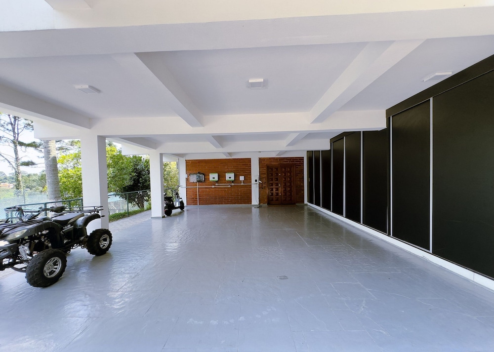 Casa de Luxo 2500m na Granja Viana