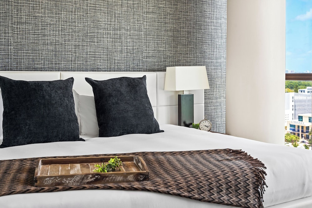 Luxury Vacation Rentals at The Setai by LRMB