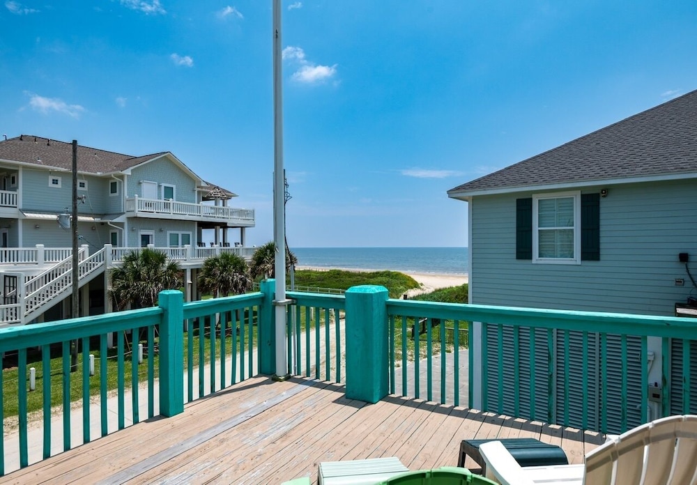 Daze In The Sun 3 Bedroom Home by RedAwning view 4
