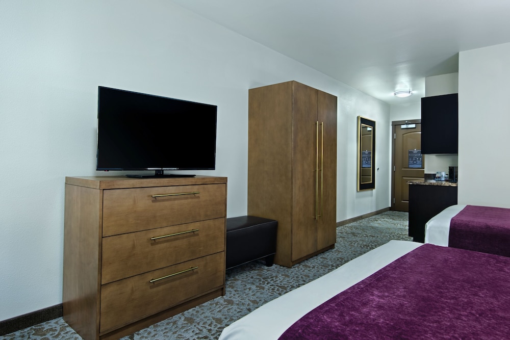 Rohnert Park Vacations - Oxford Suites Sonoma County - Property Image 5