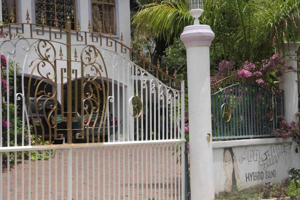 Jamaica Villa Sweetsap