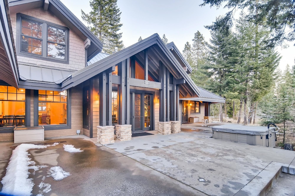 Pine Ridge Estate